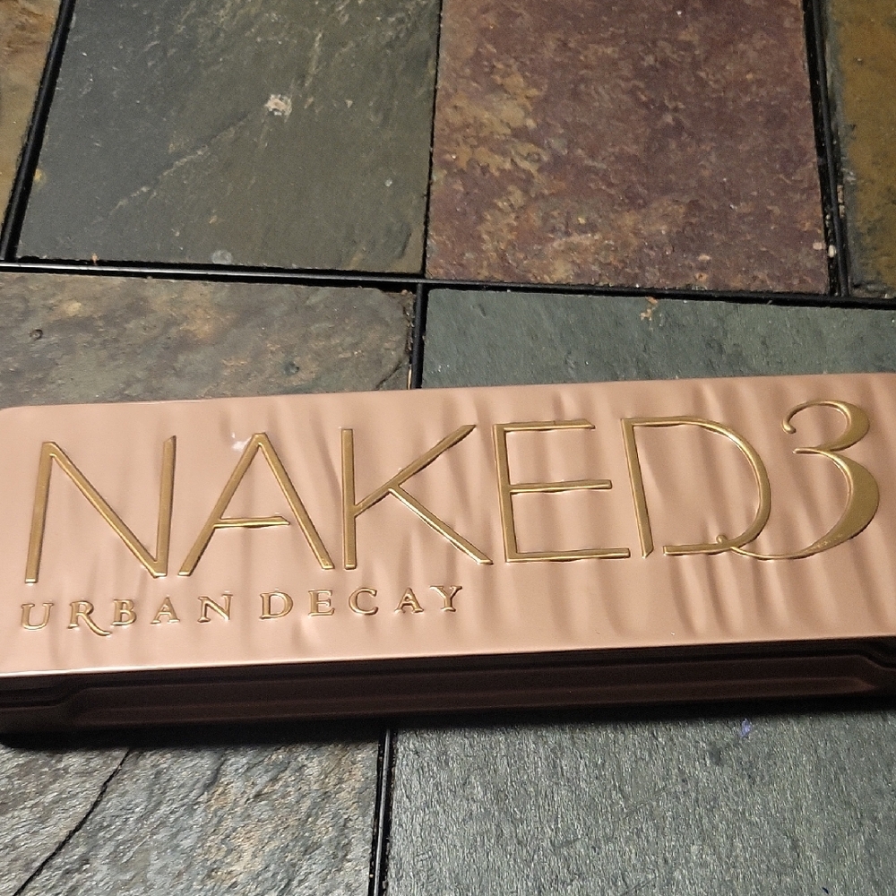 Urban Decay Naked3 Palette - Elegant Gold and Rose Hues